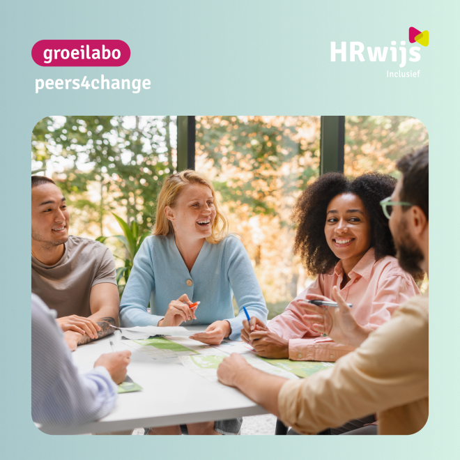 foto van mensen die een vorming volgen