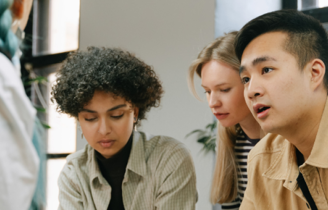 mensen die vorming volgen